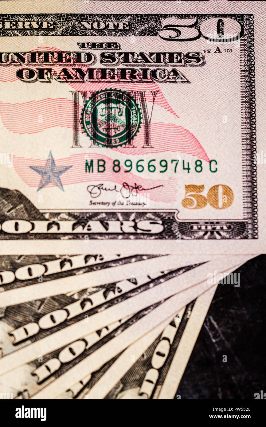 Unbenutzt, sauber fünfzig Dollar Banknoten aneinander gereihten Stockfoto