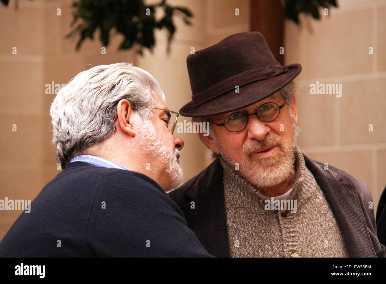 George Lucas, Steven Spielberg 03/29/09 "Entertainment Industrie zu Feiern USC Schule von 80. Jahrestag Filmkunst" und die Präsentation seiner neuen Campus" @ der Universität von Südkalifornien in Los Angeles Foto von Izumi Hasegawa/HNW/PictureLux Datei Referenz # 33683_327 HNWPLX Stockfoto