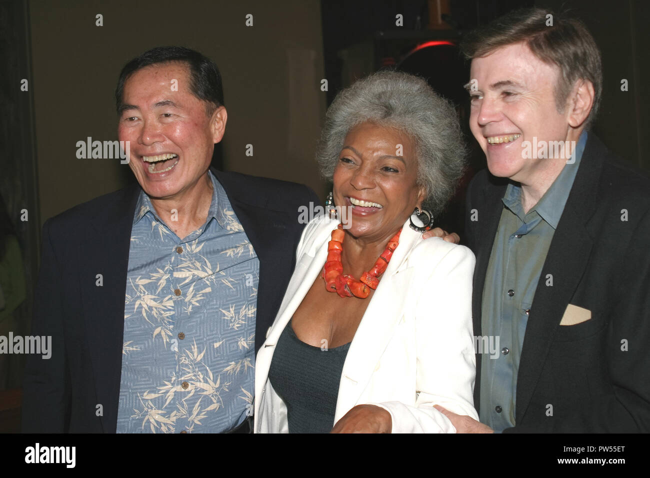 George Takei, Walter Koenig, Nichelle Nichols 08/31/04 JAMES DOOHAN WALK OF FAME @ 7021 Hollywood Blvd., Hollywood Foto von Izumi Hasegawa/HNW/PictureLux Datei Referenz # 33683 330 HNWPLX Stockfoto