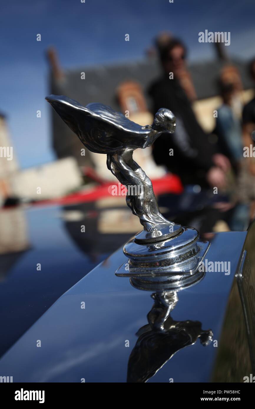 Der Rolls Royce Geist der Ekstase im Château de Neuville in Gambais (78) - Frankreich. Stockfoto