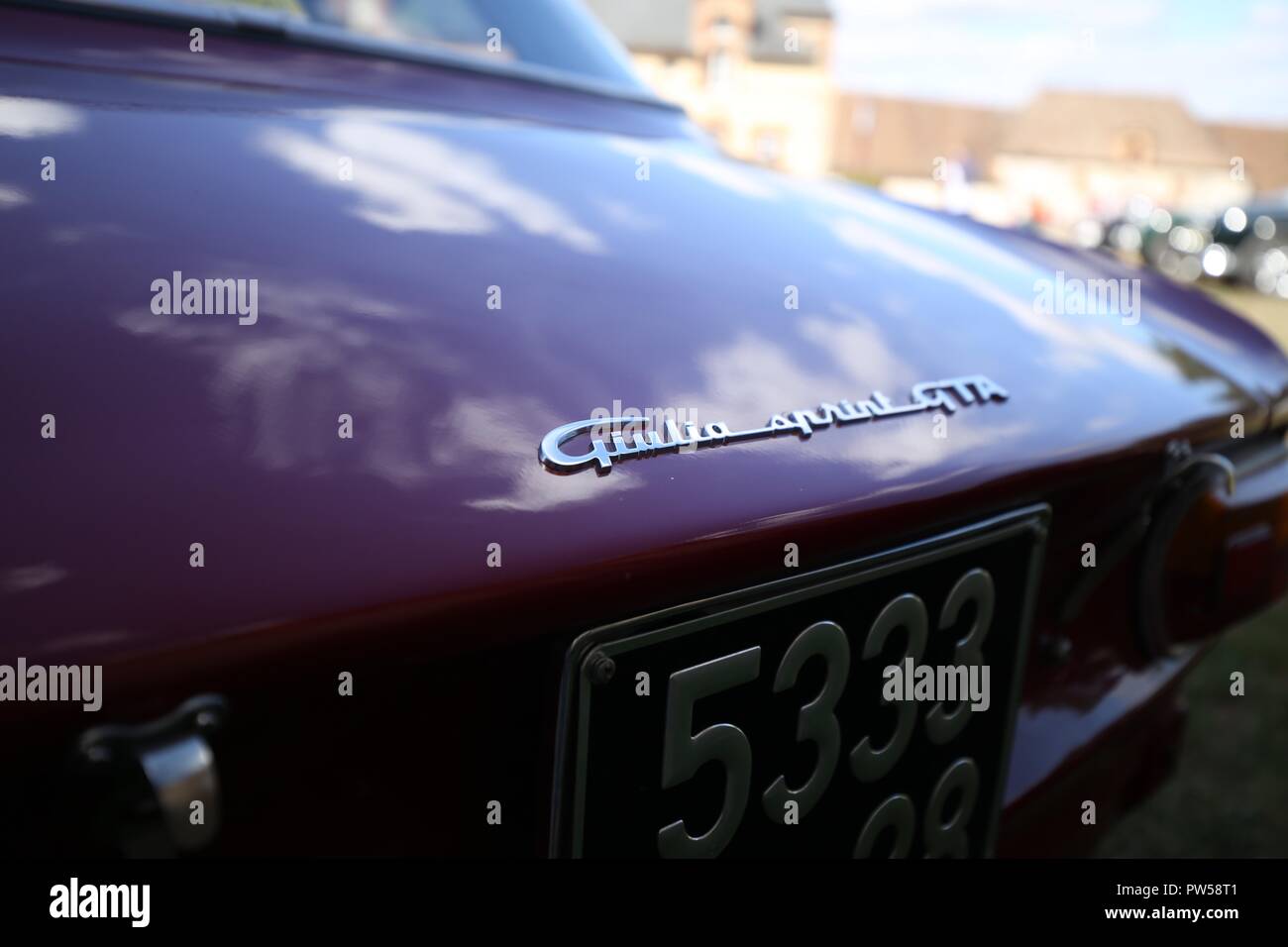 Alfa Romeo Giulia Sprint GTA im Château de Neuville in Gambais (78) - Frankreich. Stockfoto