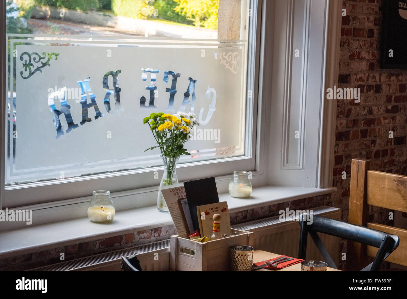 Fenster der ein Restaurant mit Cafe Bar' auf Glas geätzt Stockfoto