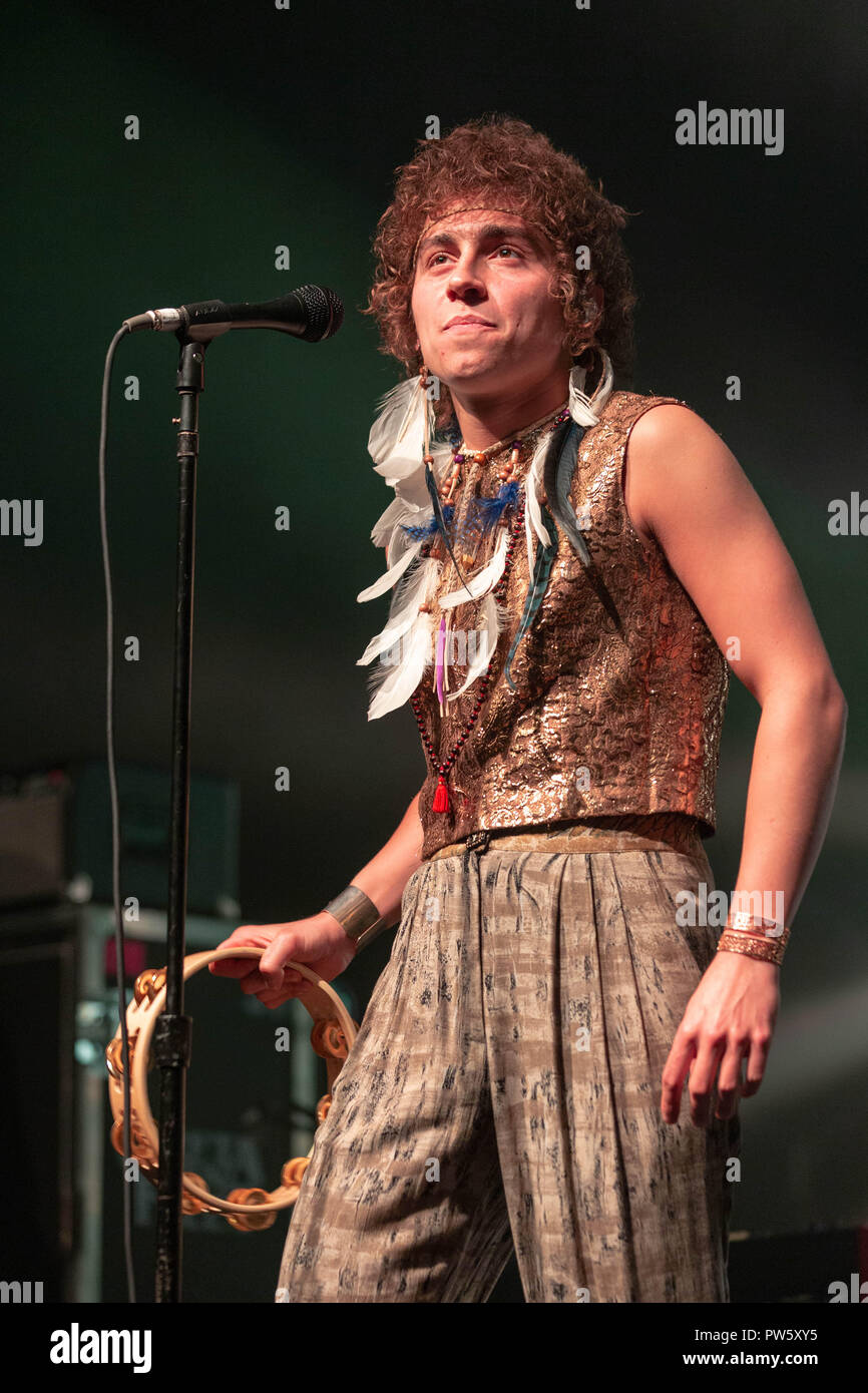 Madison, Wisconsin, USA. 11 Okt, 2018. JOSH KISZKA von Greta Van Flotte in der Sylvee in Madison, Wisconsin Credit: Daniel DeSlover/ZUMA Draht/Alamy leben Nachrichten Stockfoto