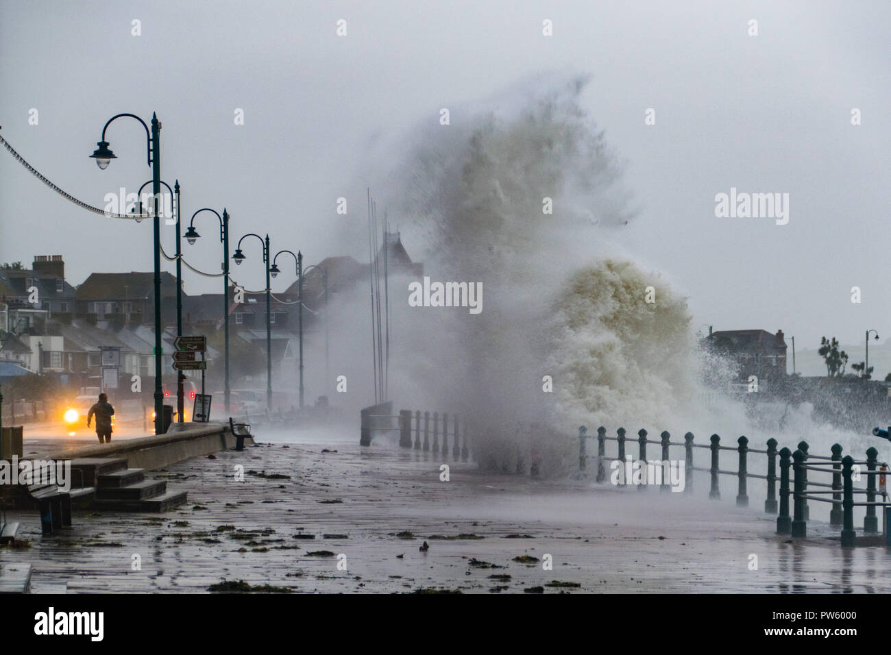 Penzance, Cornwall, UK. 13. Oktober 2018. UK Wetter. Sturm Callum weiterhin Cornwall zu zerschlagen. Foto: Simon Maycock/Alamy leben Nachrichten Stockfoto