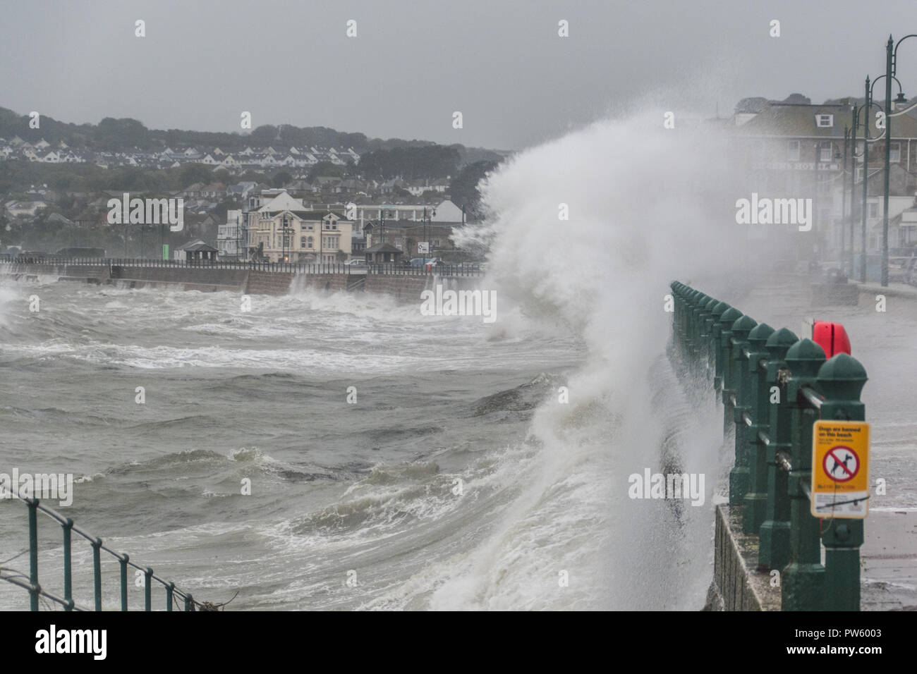 Penzance, Cornwall, UK. 13. Oktober 2018. UK Wetter. Sturm Callum weiterhin Cornwall zu zerschlagen. Foto: Simon Maycock/Alamy leben Nachrichten Stockfoto