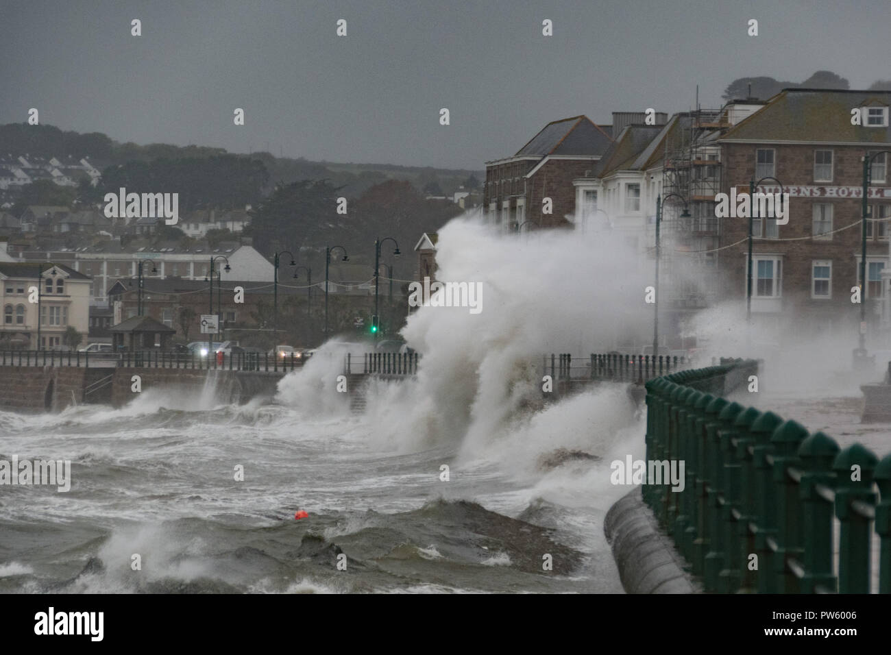 Penzance, Cornwall, UK. 13. Oktober 2018. UK Wetter. Sturm Callum weiterhin Cornwall zu zerschlagen. Foto: Simon Maycock/Alamy leben Nachrichten Stockfoto