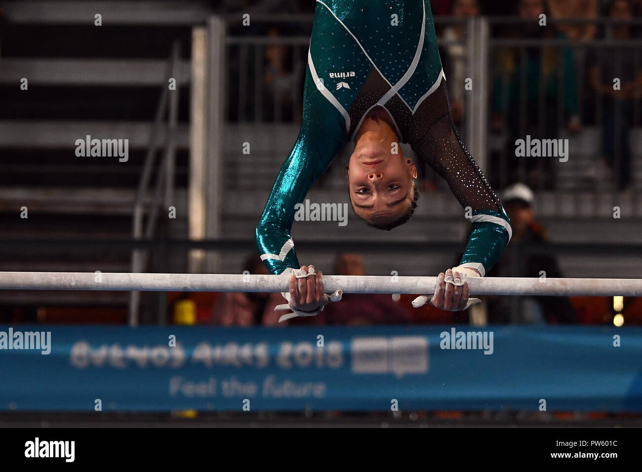 12 Oktober 2018, Argentinien, Buenos Aires: Lisa Zimmermann aus Deutschland in Aktion an den Endrunden der Geräteturnen bei den Olympischen Jugend Spiele. Foto: Gustavo Ortiz/dpa Stockfoto