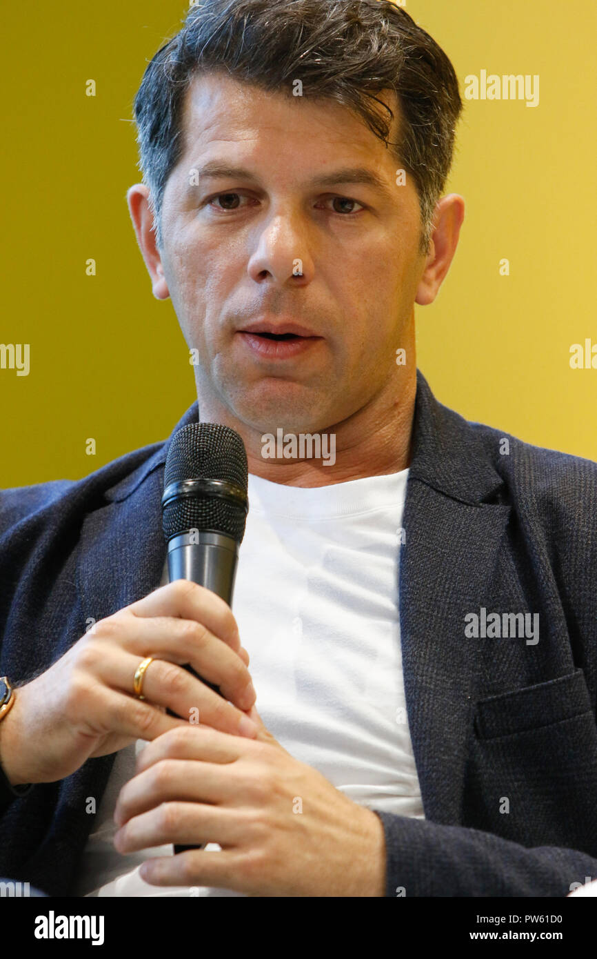 Frankfurt am Main, Deutschland. 13. Oktober 2018. Pensionierte Georgische Internationale Fußballspieler und Präsident des Georgischen Fußballverband Levan Kobiashvili spricht bei einem Gespräch auf der Frankfurter Buchmesse. Die 70. Frankfurter Buchmesse 2018 ist die weltweit größte Buchmesse mit über 7.000 Ausstellern und über 250.000 erwarteten Besucher. Es ist geöffnet vom 10. bis zum 14. Oktober mit der letzten zwei Tage für die Öffentlichkeit geöffnet wird. Quelle: Michael Debets/Alamy leben Nachrichten Stockfoto