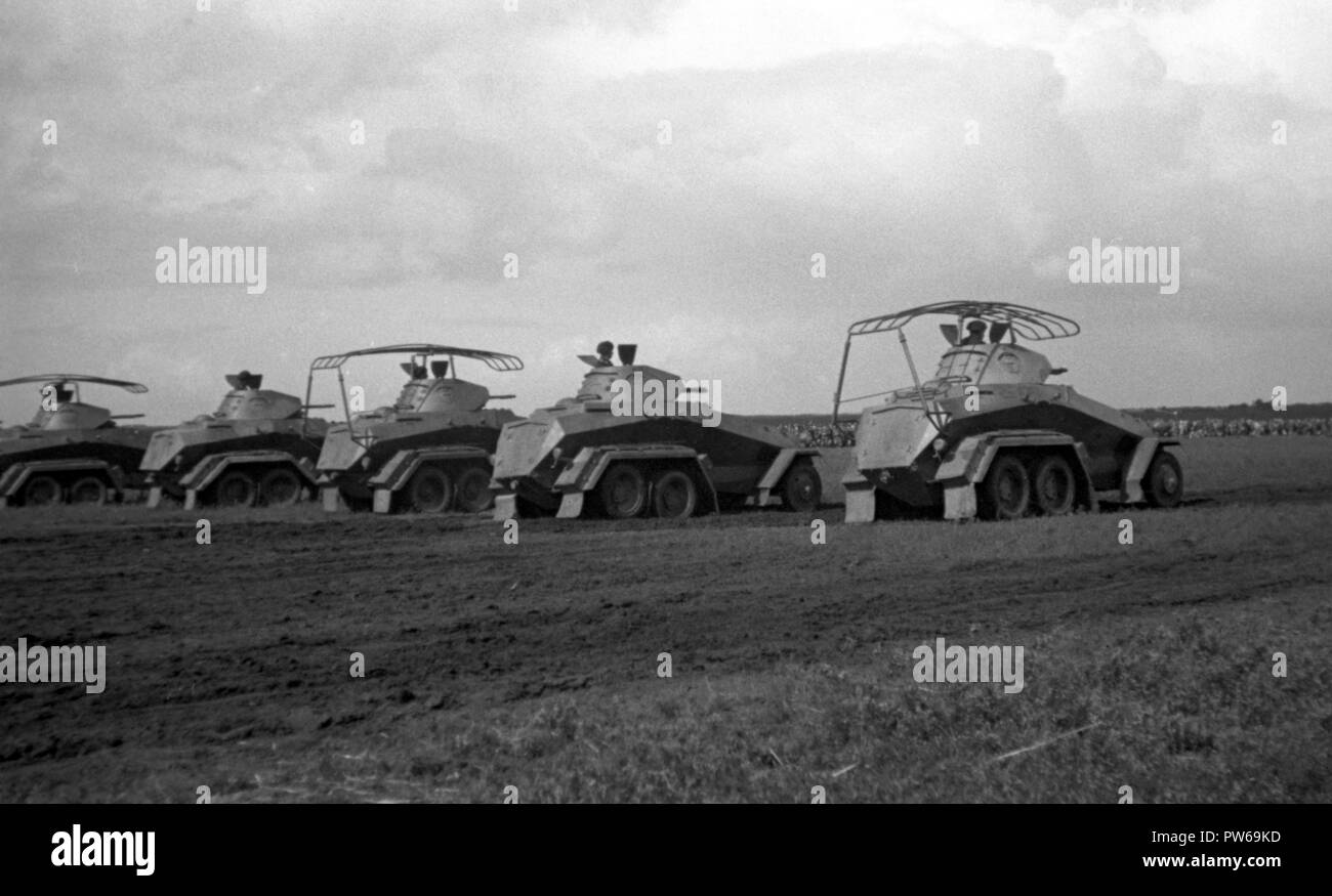 Reichswehr Heer schwerer Panzerspähwagen Sd.Kfz.231/Schwerer Panzerspähwagen Funk (FU) Sd.Kfz.232 Stockfoto