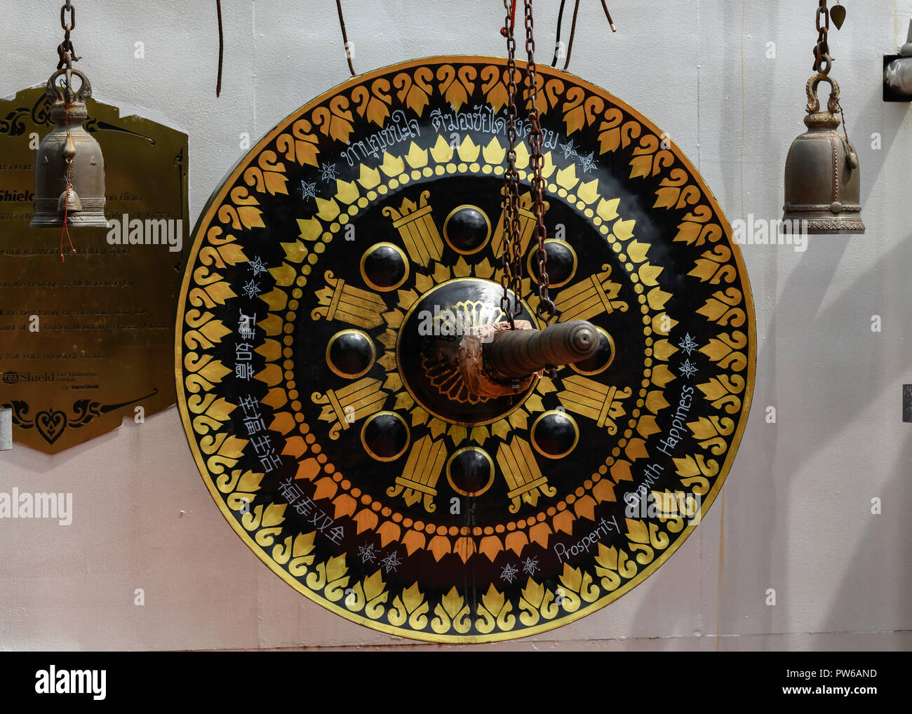 Alte buddhistische Gong in Bangkok Tempel Stockfoto