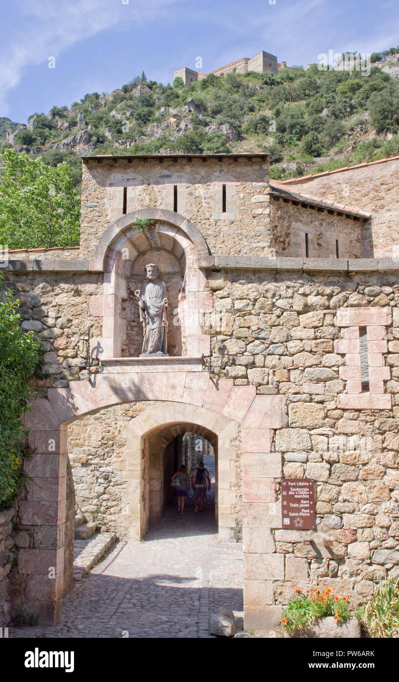 St Peters gate Villefranche-de-Conflent Stockfoto