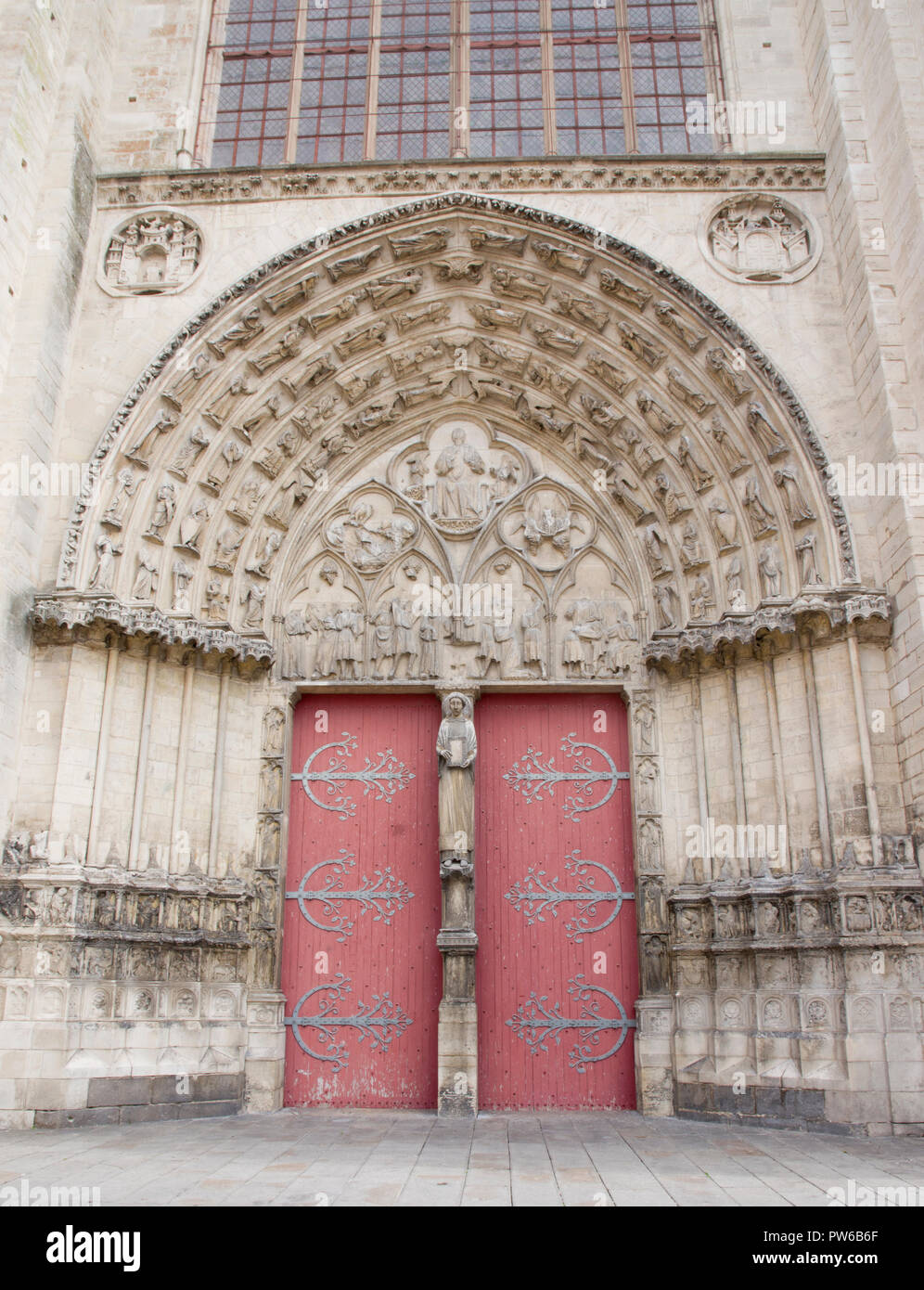 Kathedrale von Sens West Front center Portal Stockfoto