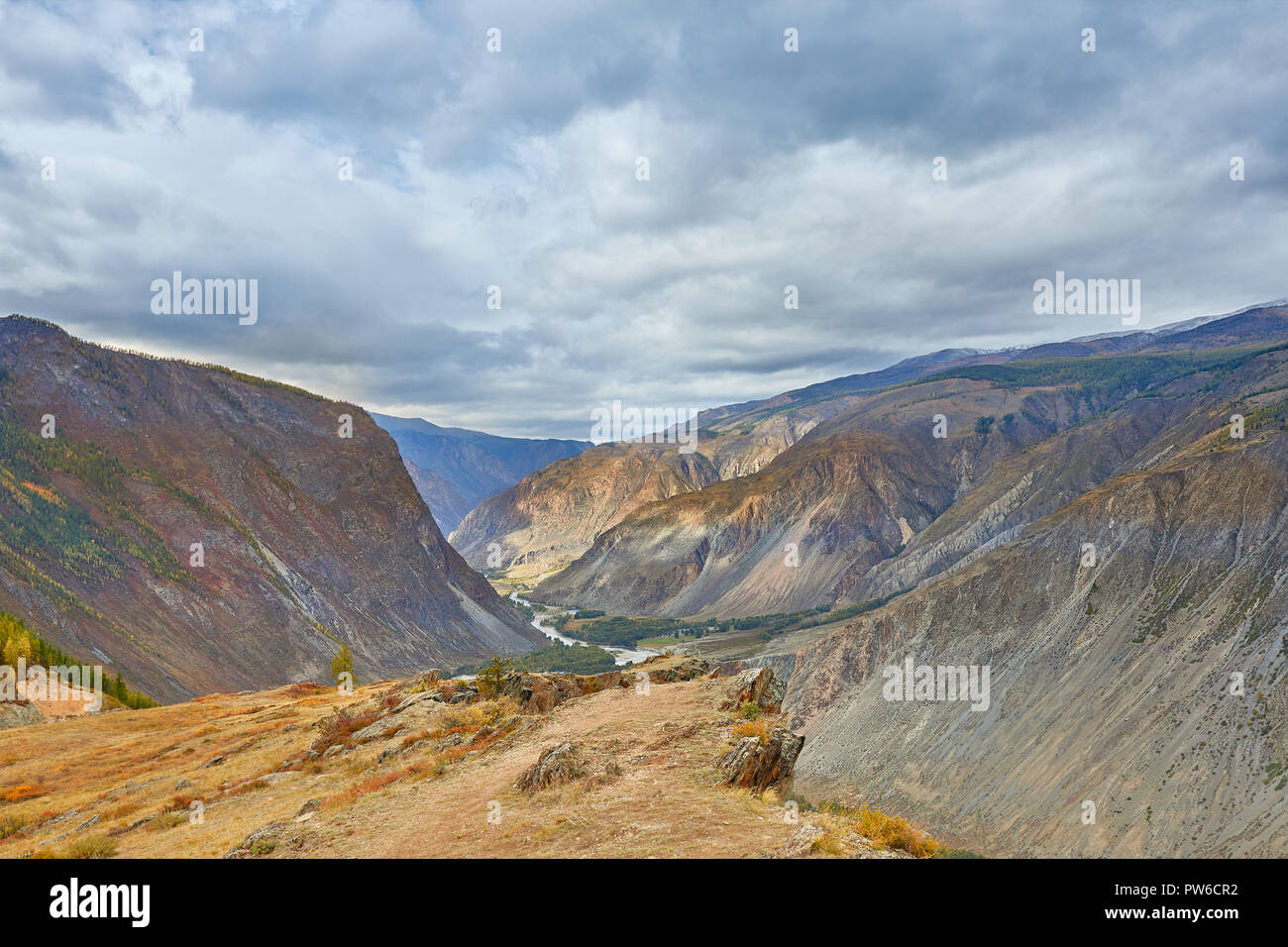 Camping in den Bergen. Herbst Landschaft. Schönheit der Natur Konzept Hintergrund. Stockfoto