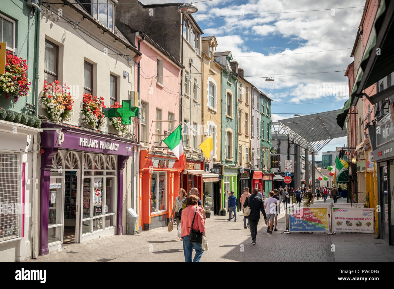Szene in Michael Street, Waterford, Irland, Europa. Stockfoto