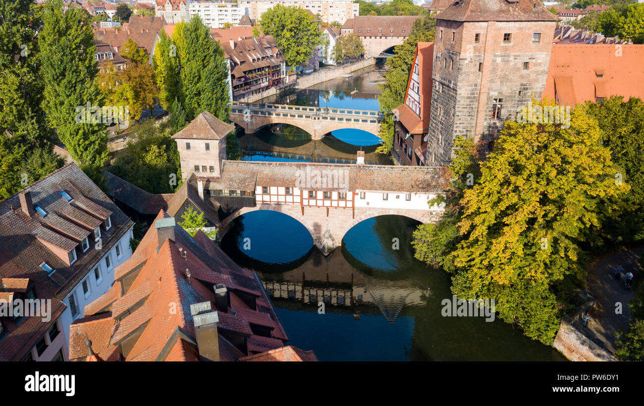 Luftaufnahme von Brücken über die Pegnitz in der Altstadt oder Altstadt, Nürnberg, Deutschland Stockfoto