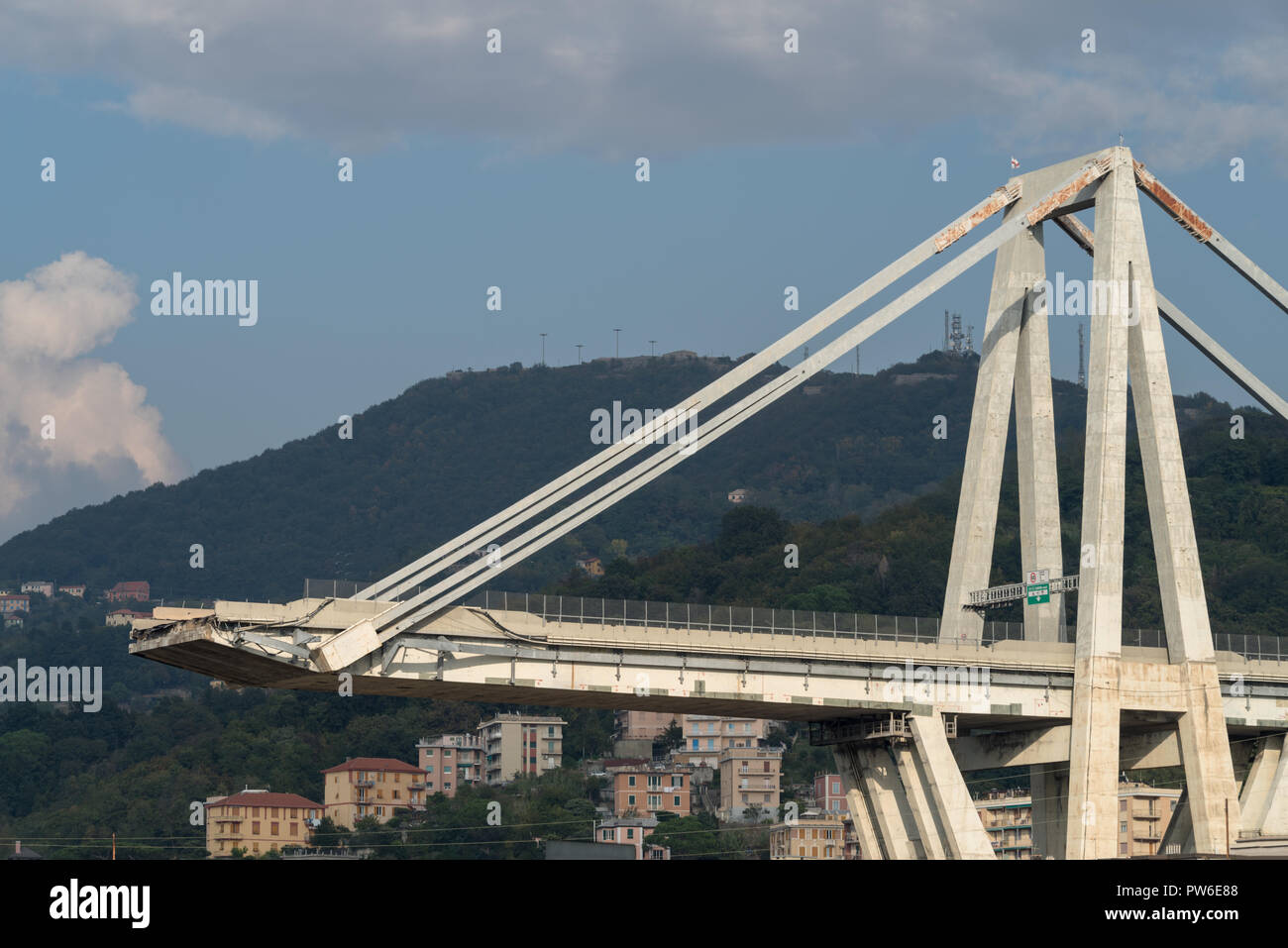 Genua, Italien. Ein Abschnitt des teilweise eingestürzten Morandi Brücke Stockfoto