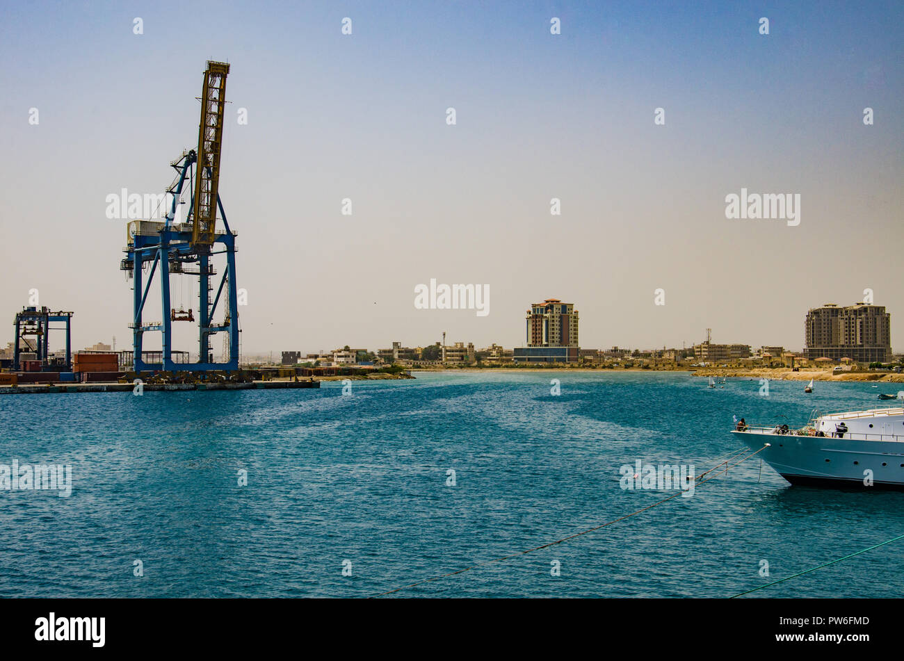 Port Sudan, Sudan - April 2018. Blick von der Yacht. Stockfoto