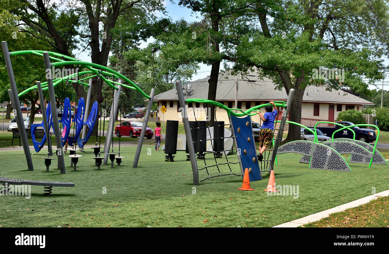 Öffentlichen Park mit Kinderspielplatz und Fitnessgeräte, Rochester, New York, USA Stockfoto