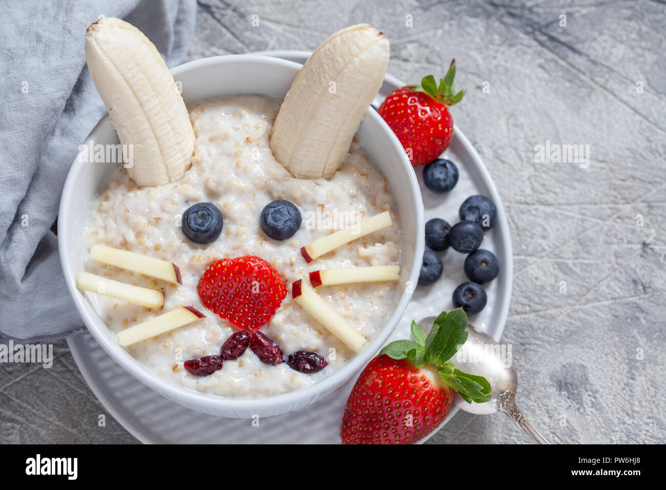Osterhase Hase porridge Frühstück Stockfoto