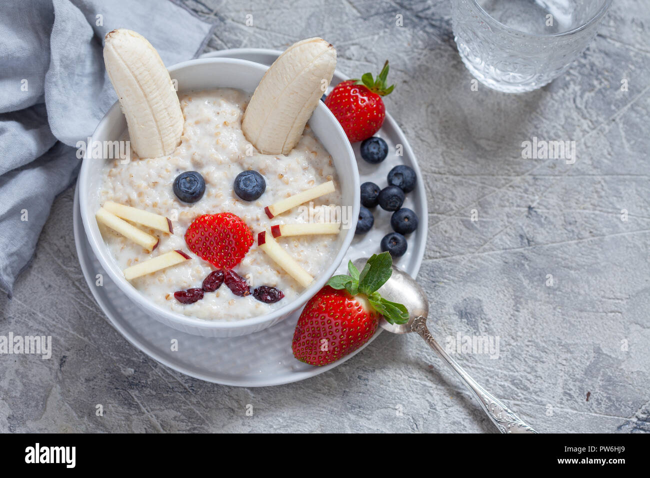 Osterhase Hase porridge Frühstück Stockfoto