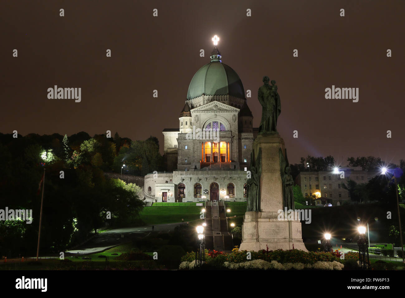 St. Joseph Kirche bei Nacht - Montreal, QC Stockfoto