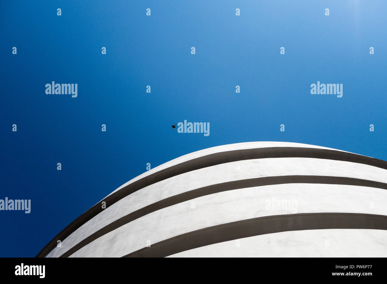 New York city Guggenheim Museen mantattan Amerika, USA, bis im Blue Sky suchen, rund, abstrakten Gebäude Stockfoto