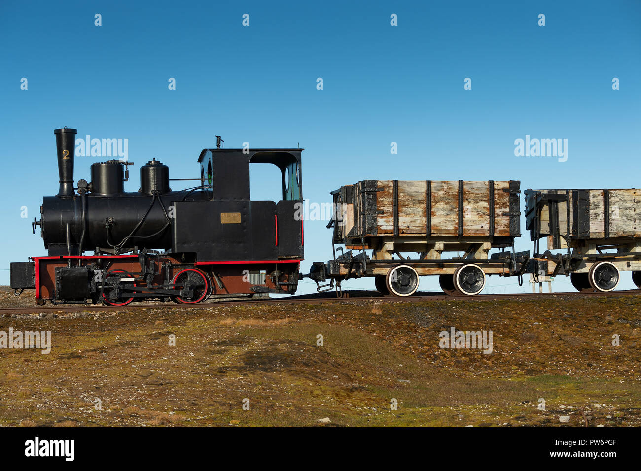 Historischen mine train, Ny-Alesund, Spitzbergen, Svalbard-Inseln, Svalbard und Jan Mayen, Norwegen Stockfoto