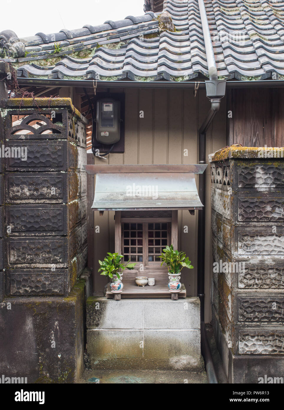 Roadside shinto shrine, Shikoku, Japan Stockfoto