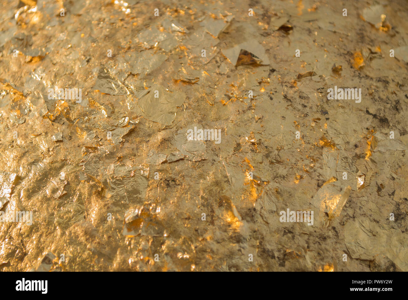 Blattgold geklebt auf Objekt-, Hintergrund- und Textur Stockfoto