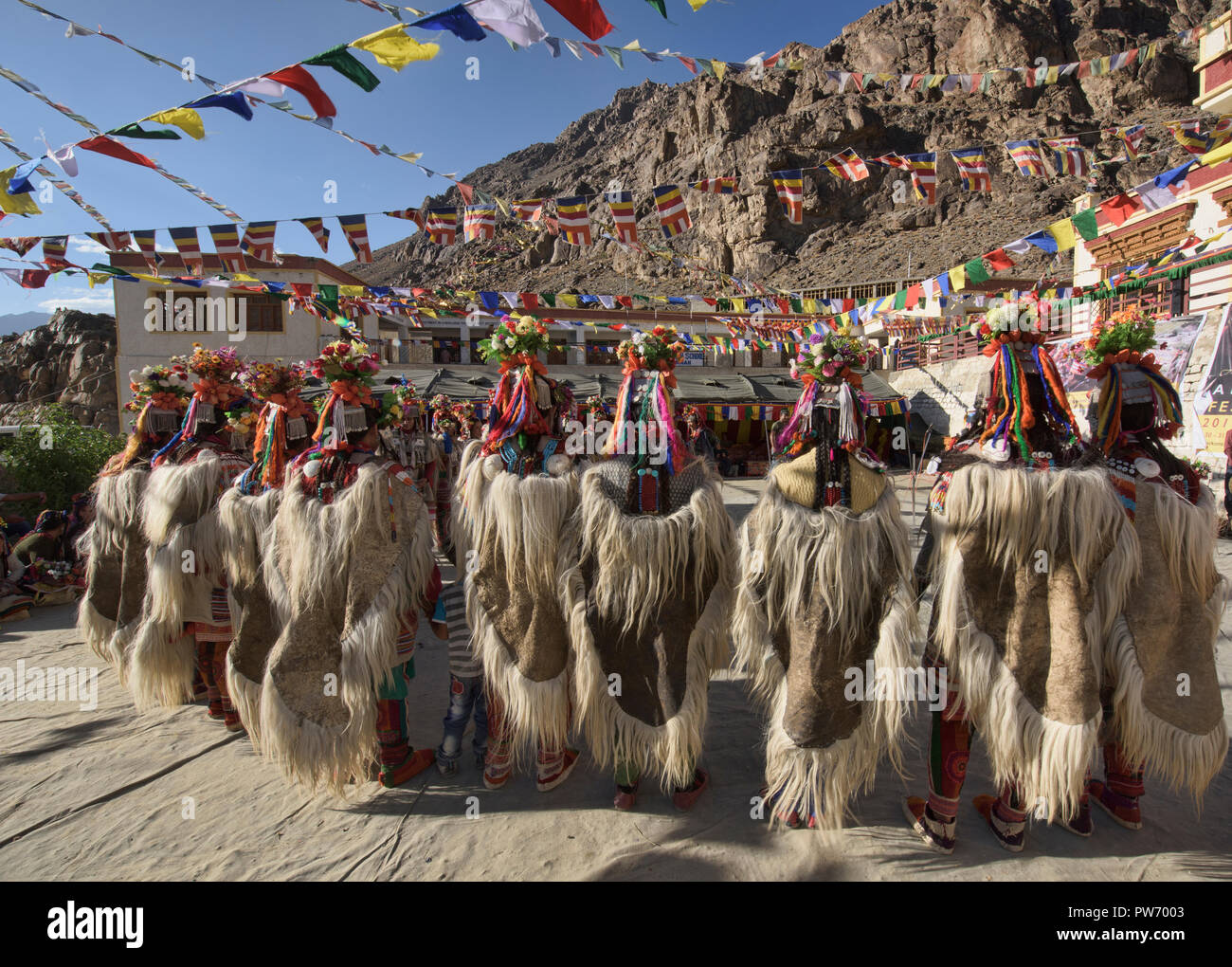 Arische (Brogpa) Frauen in Tracht, Biama Dorf, Ladakh, Indien Stockfoto