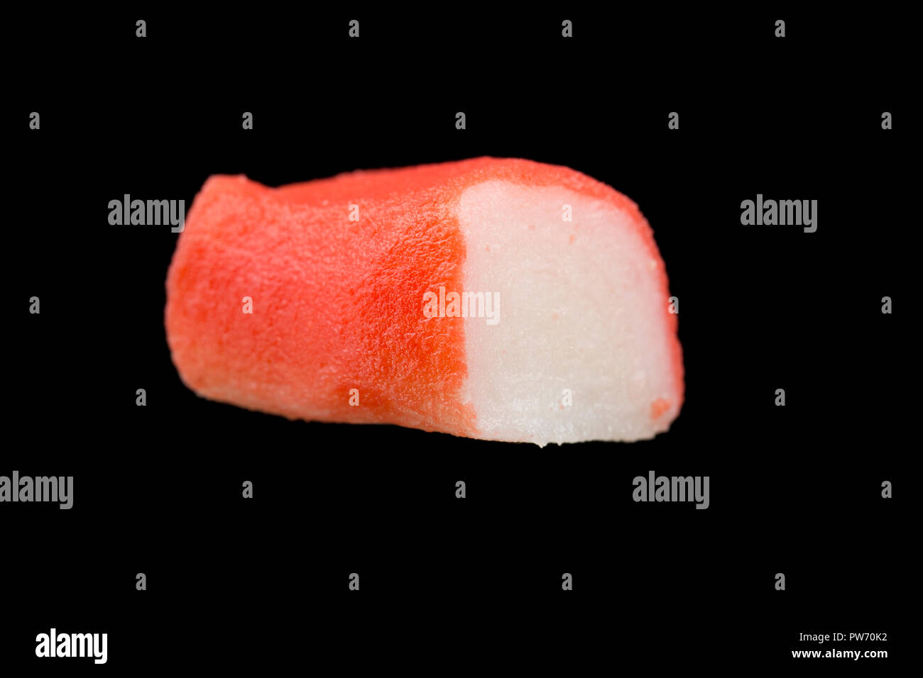 Ein seafood Bissen von einem Päckchen gemischte Meeresfrüchte gekauft von einem Supermarkt in Großbritannien. Dorset England UK GB Stockfoto
