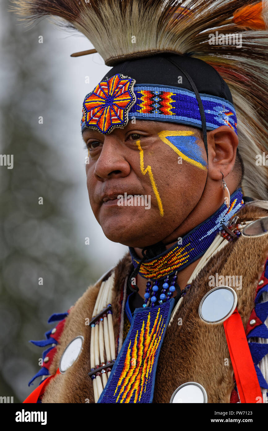 Bismarck, North Dakota, 9. September 2018: ein Tänzer des 49. jährlichen Vereinigten Stämme Pow Wow, ein großes Outdoor Event, mehr als 900 Tanz sammelt Stockfoto