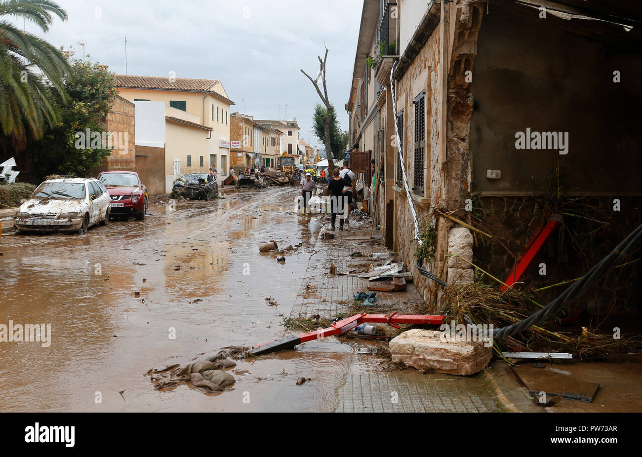 Schmutz und Schlamm im Dorf San Llorenc des Tages aftyer schwere Überschwemmungen viele Menschen in der spanischen Insel Mallorca getötet Stockfoto