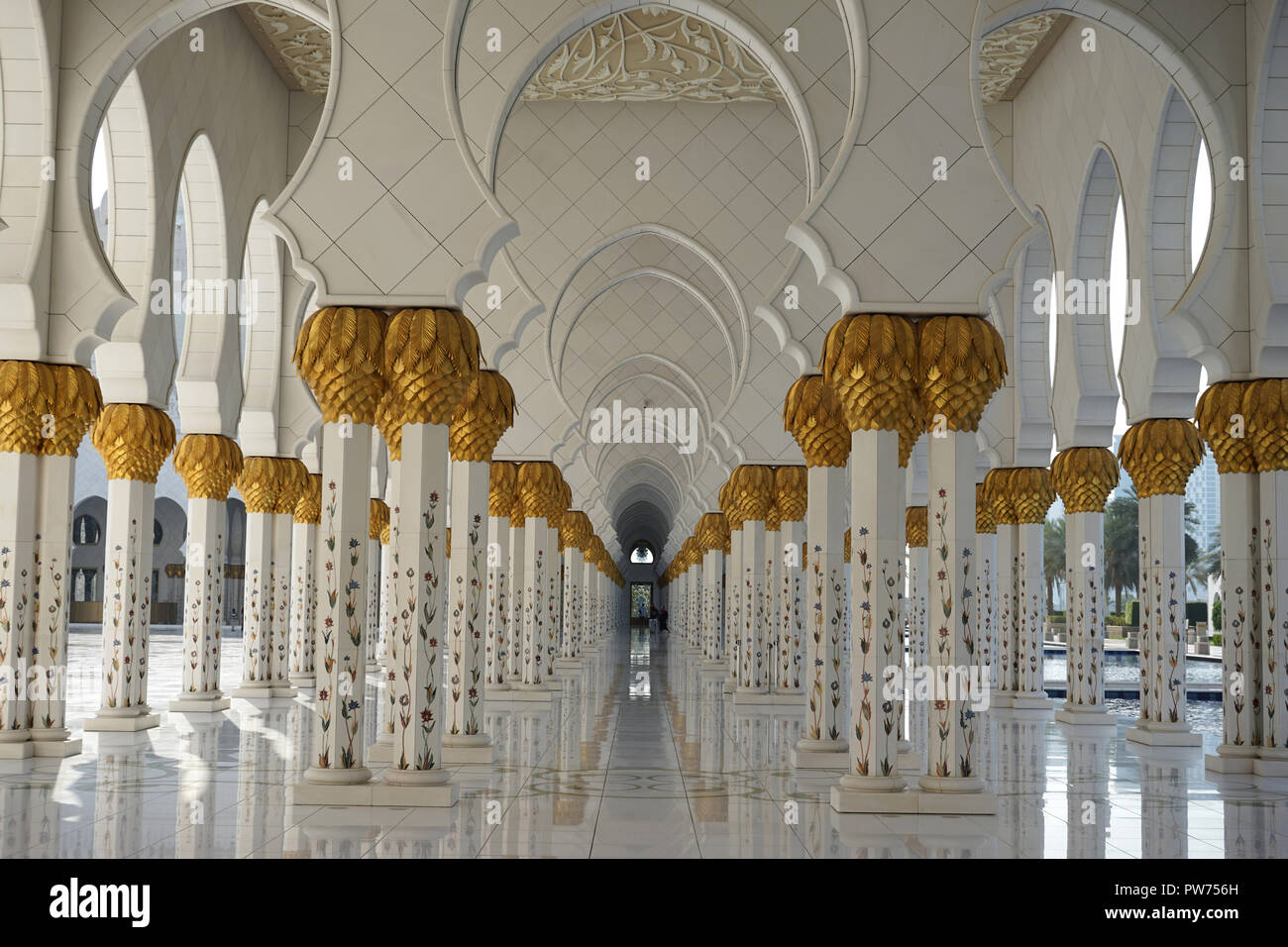 Säulengang, Sheikh-Zayed-Moschee, Scheich-Zayid-Moschee, Abu Dhabi, Emirat Abu Dhabi, Vereinigte Arabische Emirate, Asien Stockfoto