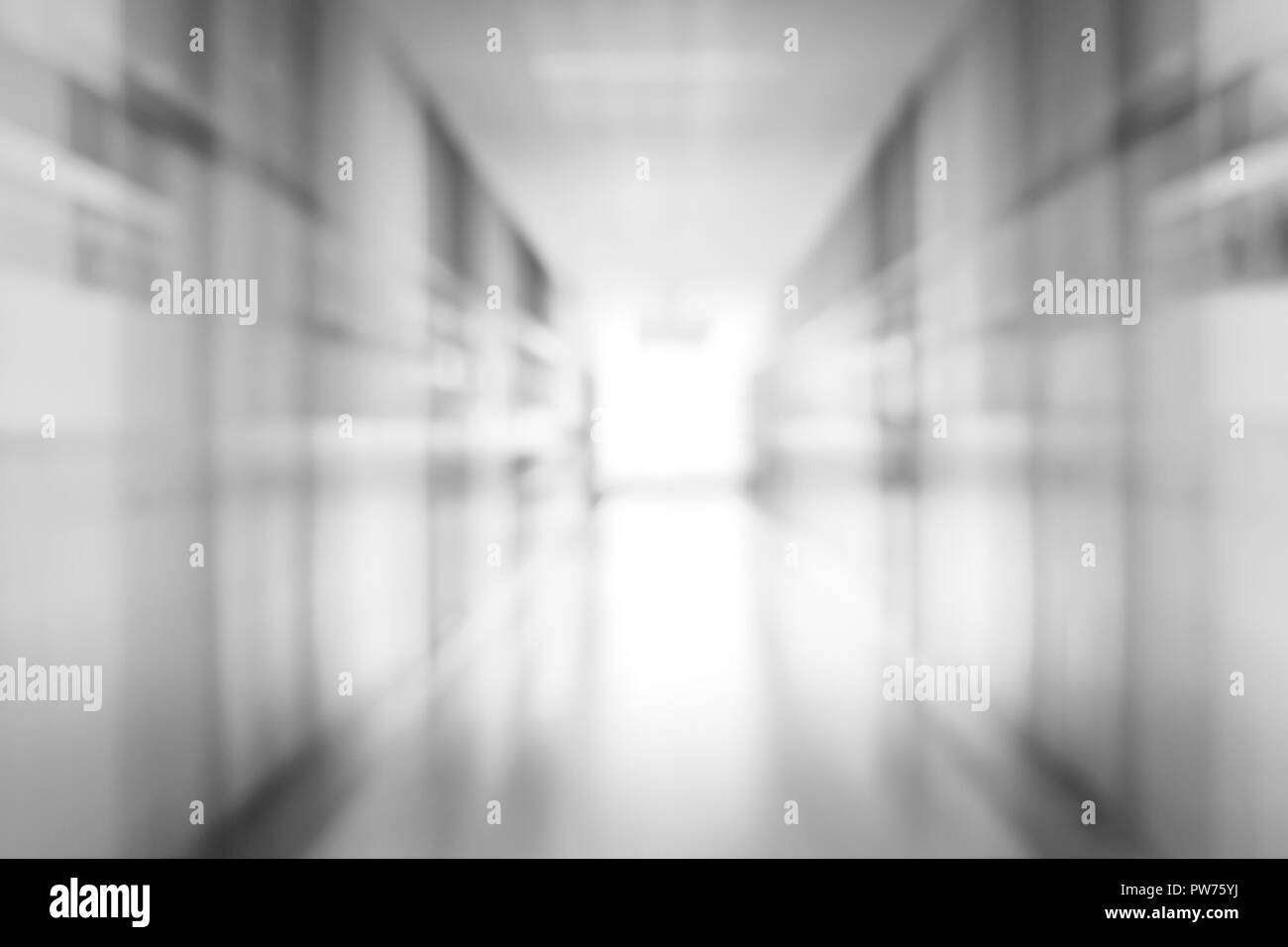 Abstrakte verschwommen Weg mit Licht aus offenen Tür auf endgültige Weise Hintergrund Hintergrund design Stockfoto