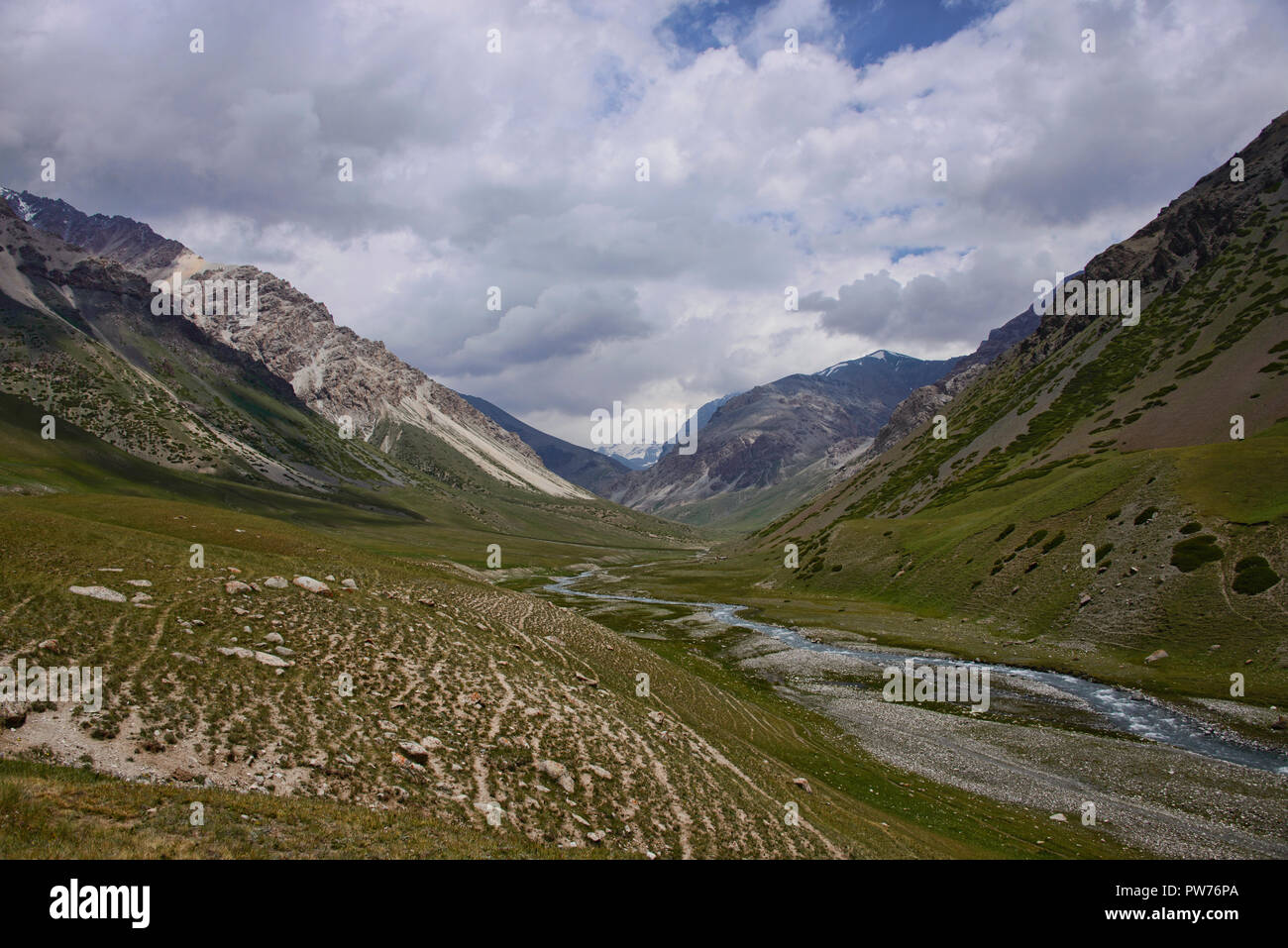 Schöne Aussicht von der epischen Höhen von Alay route, Alay, Kirgistan Stockfoto