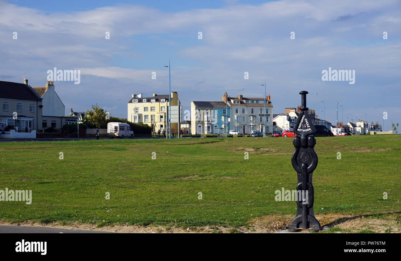 Seaton Carew Hartlepool, England alte Häuser und Wegweiser Stockfoto