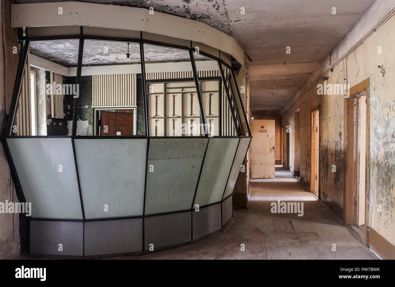 Skrunda 1, Skrunda, Lettland. 31. August 2014. Rezeption des Befehls Gebäude an der ehemaligen Sowjetunion geheime Radarstation in Skrunda, Lettland. Stockfoto