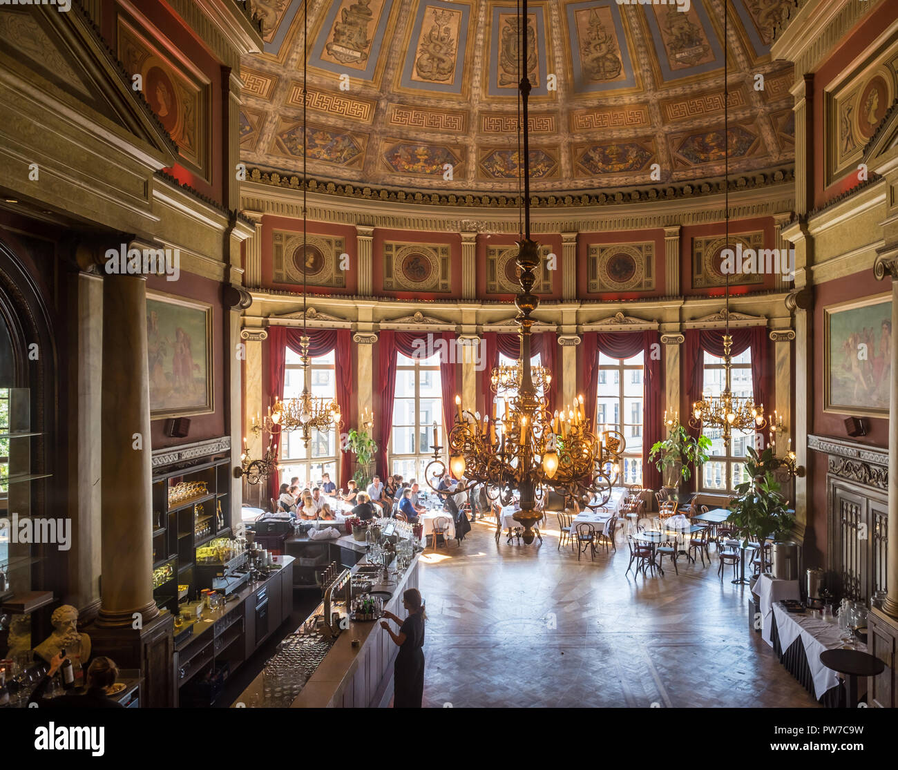Main Cafeteria (Foyer) in der Bourla Theater im Zentrum von Antwerpen. Stockfoto