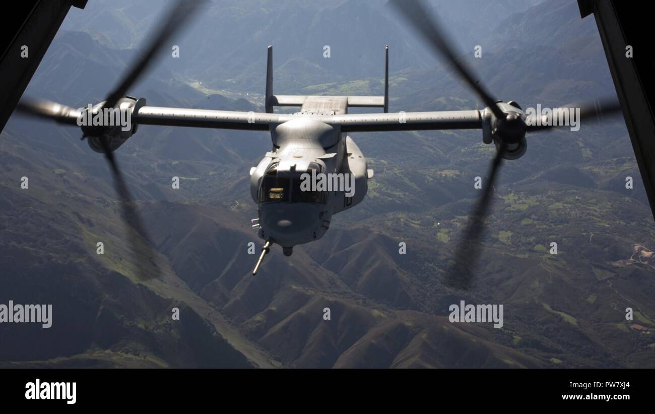 Eine MV-22 Osprey aircraft C zugeordnet, Special Purpose Marine Air-Ground Task Force-Crisis Response-Africa fliegt in der Nähe von Asturien, Spanien, Sept. 28, 2017. SPMAGTF-CR-AF bereitgestellten begrenzten Krise zu leiten - Reaktion und Theater - Security Operations in Europa und Nordafrika. Stockfoto