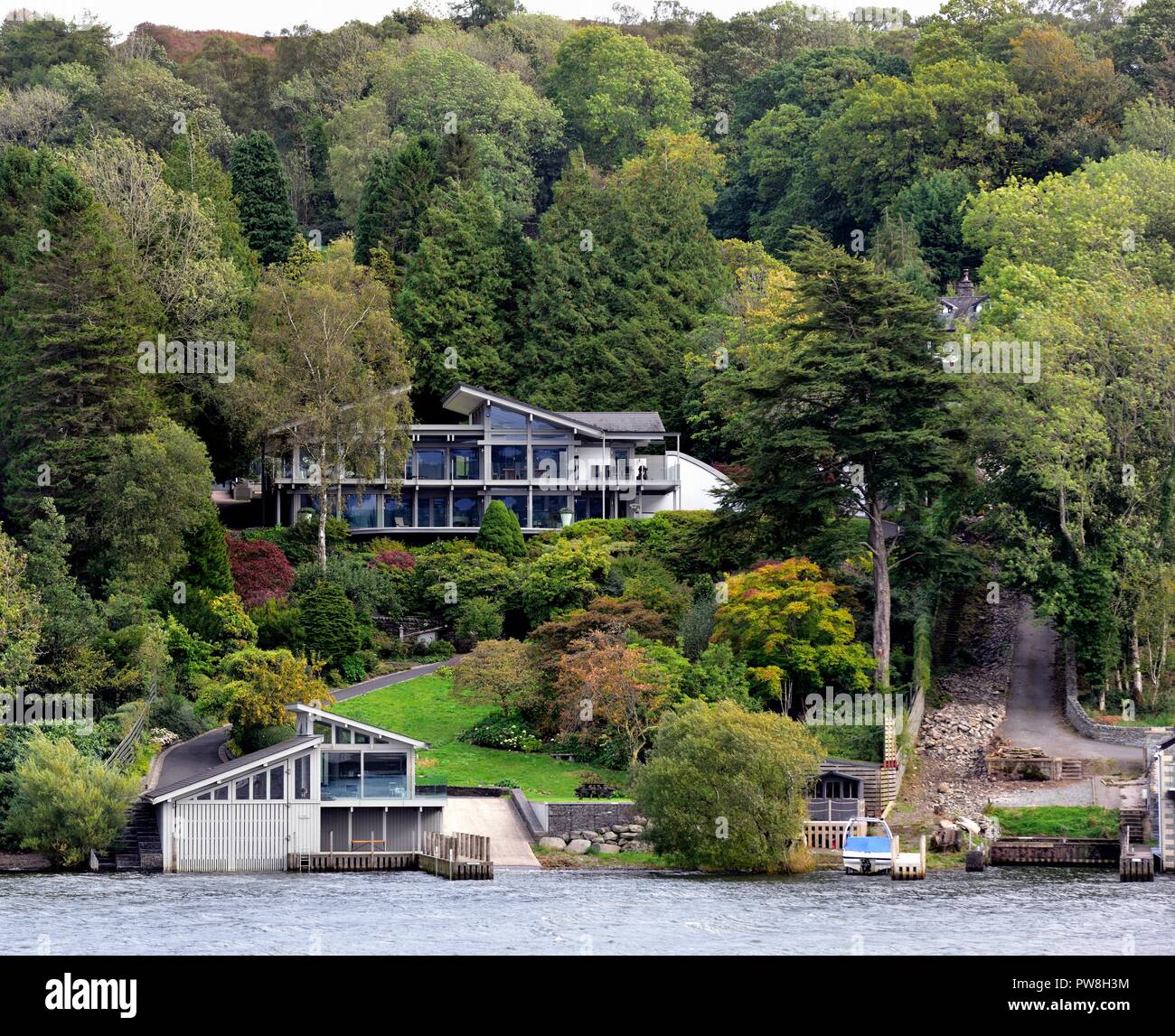 Am See, Wohnungen, Immobilie, Immobilien, Lake Windermere, Lake District, England, Großbritannien Stockfoto