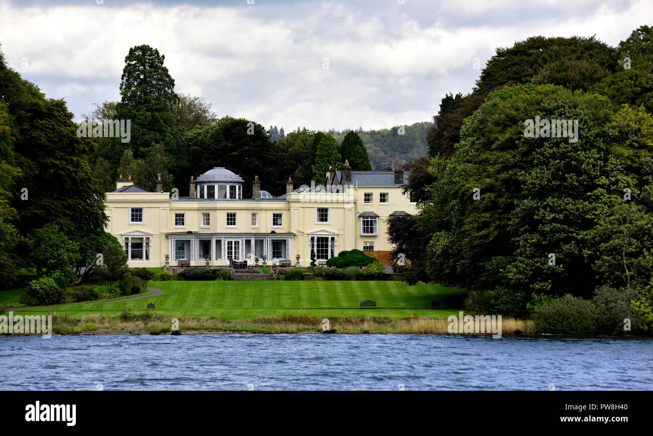 Am See, Wohnungen, Immobilie, Immobilien, Lake Windermere, Lake District, England, Großbritannien Stockfoto