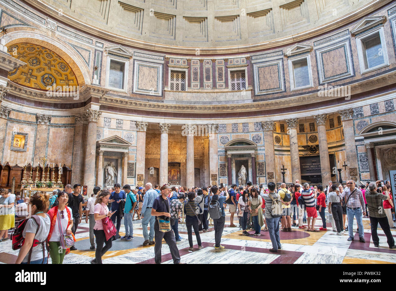 Innenraum des Pantheon in Rom, Italien, Europa zu einem berühmten und hochgradig visitied historische Struktur vom Alten Rom Stockfoto