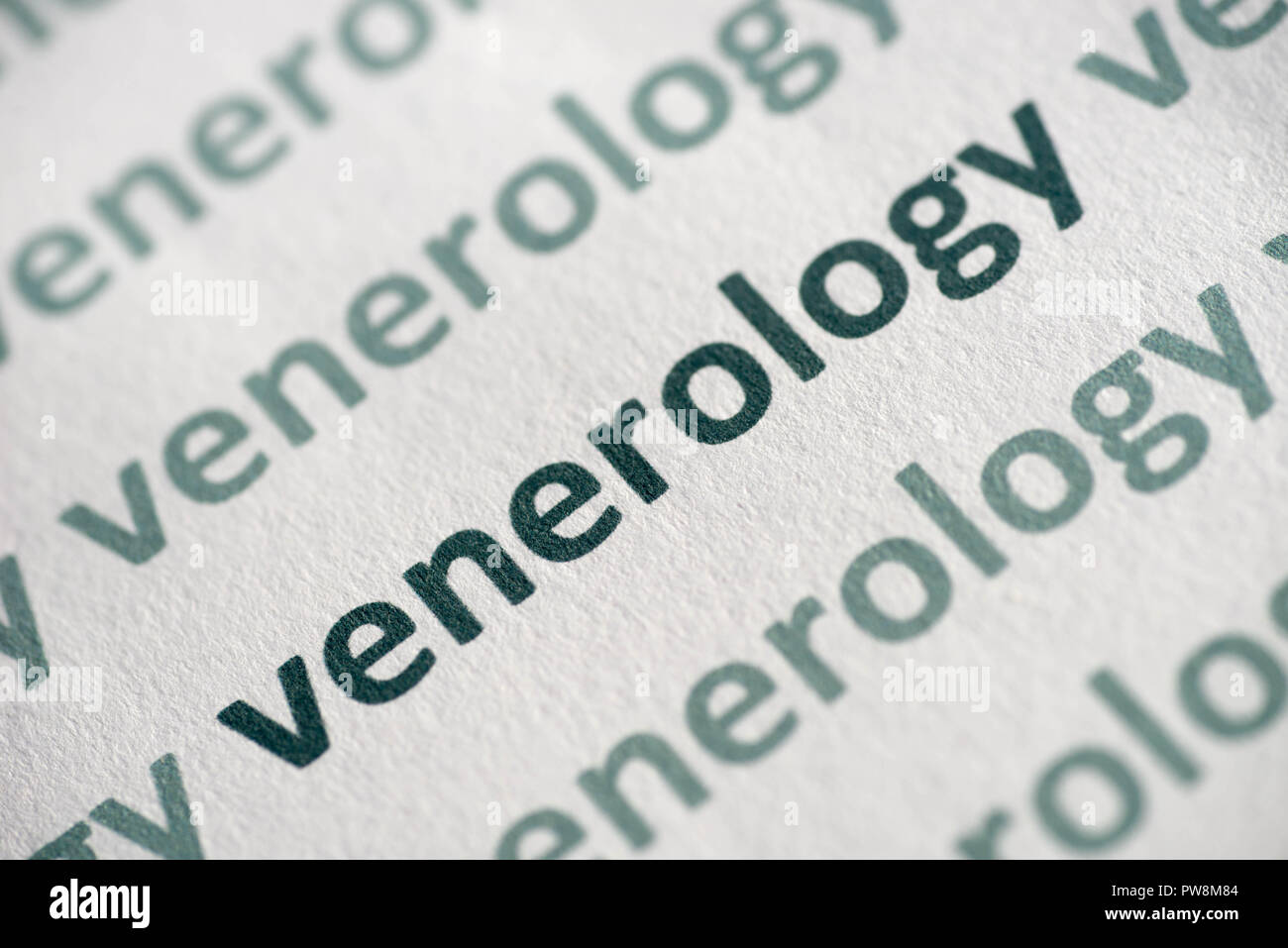 Wort venerologie auf weißem Papier Makro gedruckt Stockfoto