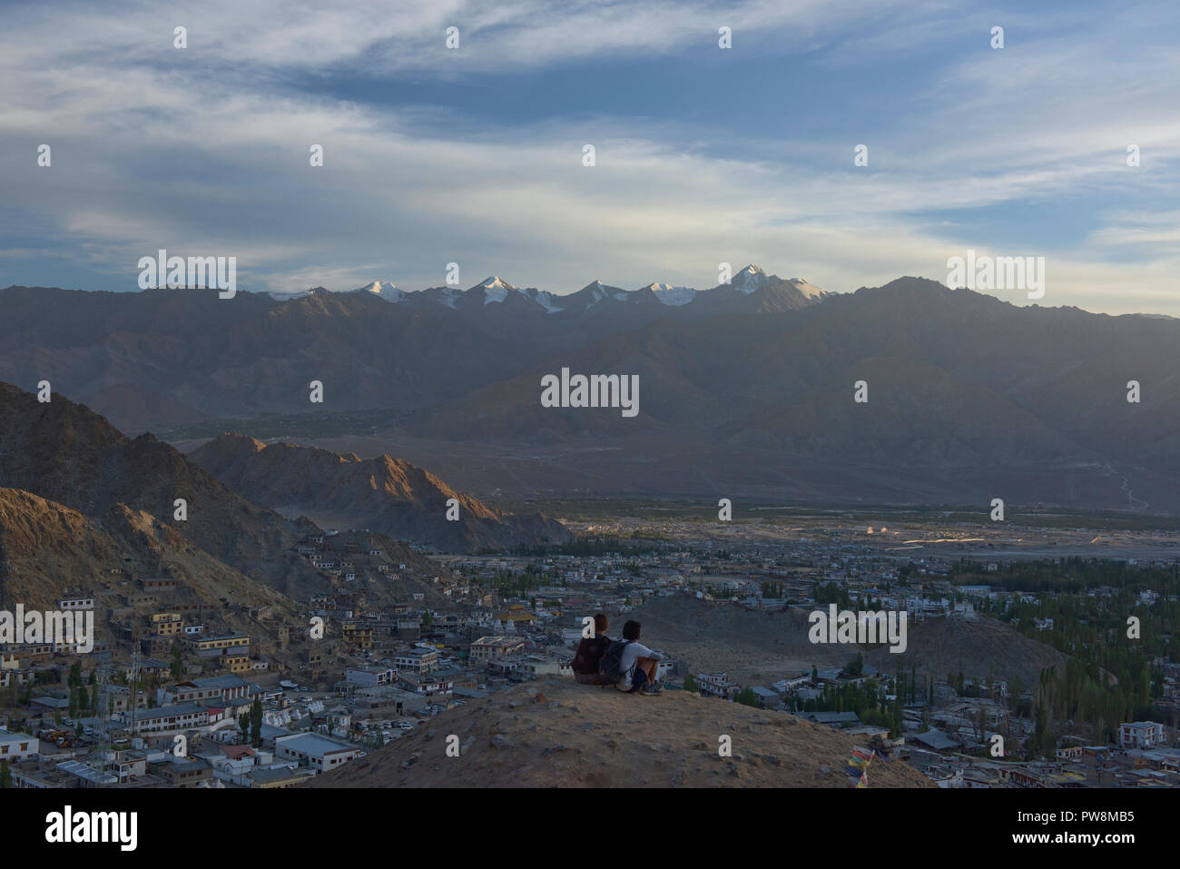 Letzten Sonnenlicht über Leh, Stok Kangri und die Ladakh Range, Leh, Ladakh, Indien Stockfoto