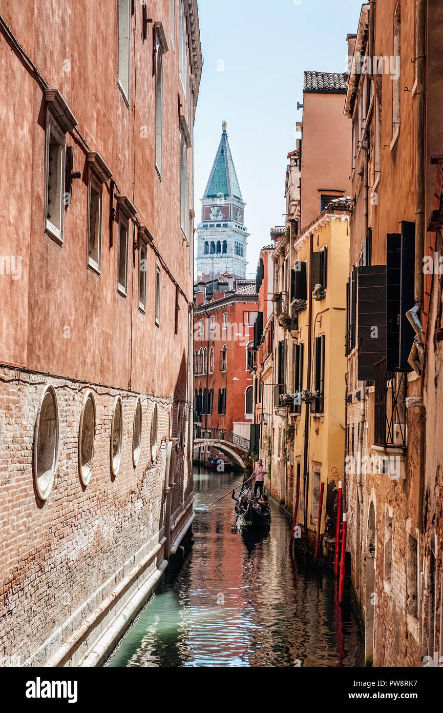 Venedig, Italien, 4. September 2018. Stadt Venedig Italien. Blick auf den Grand Canal, venezianischen Landschaft mit Boote und Gondeln Stockfoto