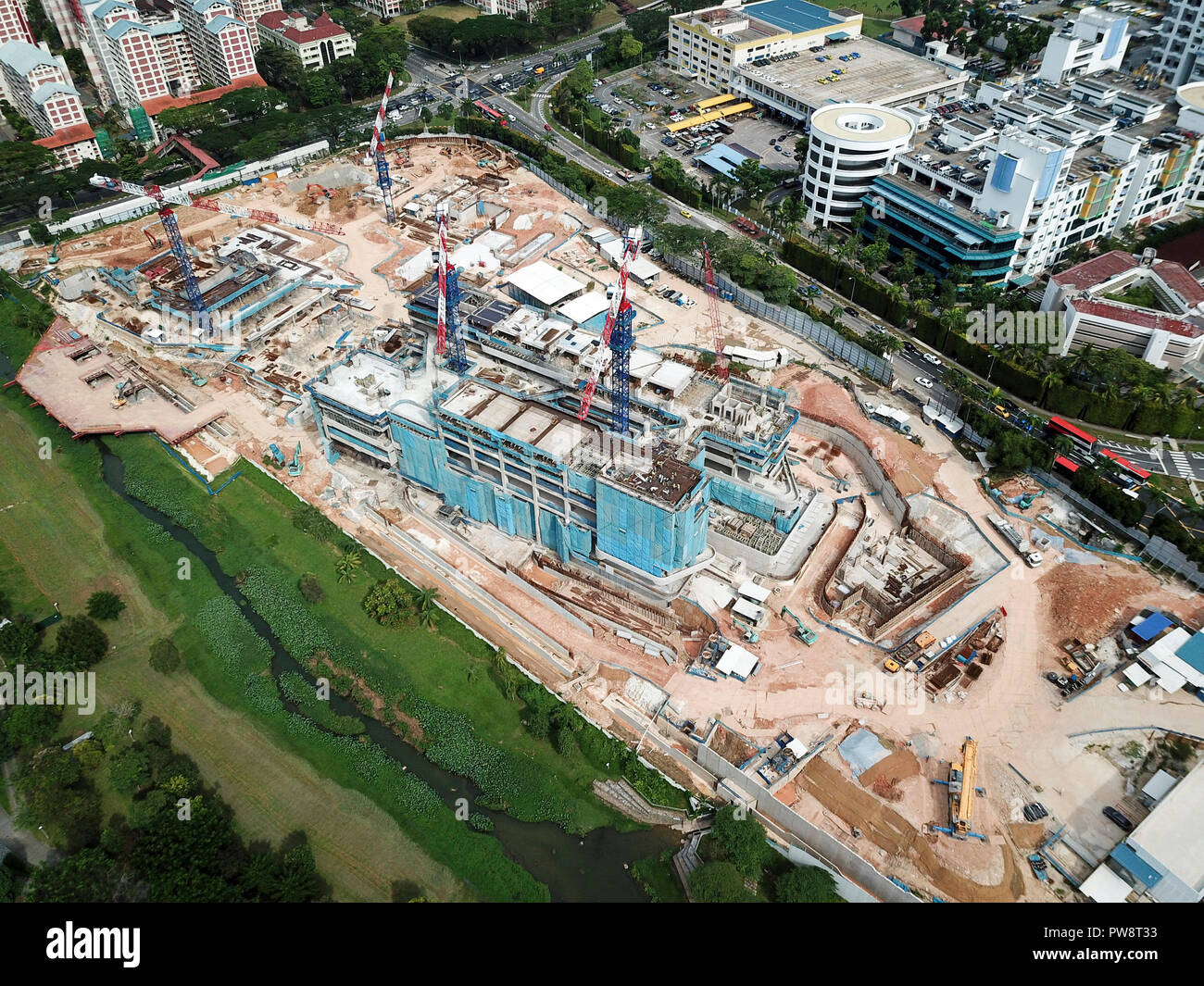 Antenne Panorama der Baustelle in Singapur mit einer Drohne mit 60 Metern Höhe fliegen, so dass ein klarer Blick aus der Vogelperspektive. Stockfoto