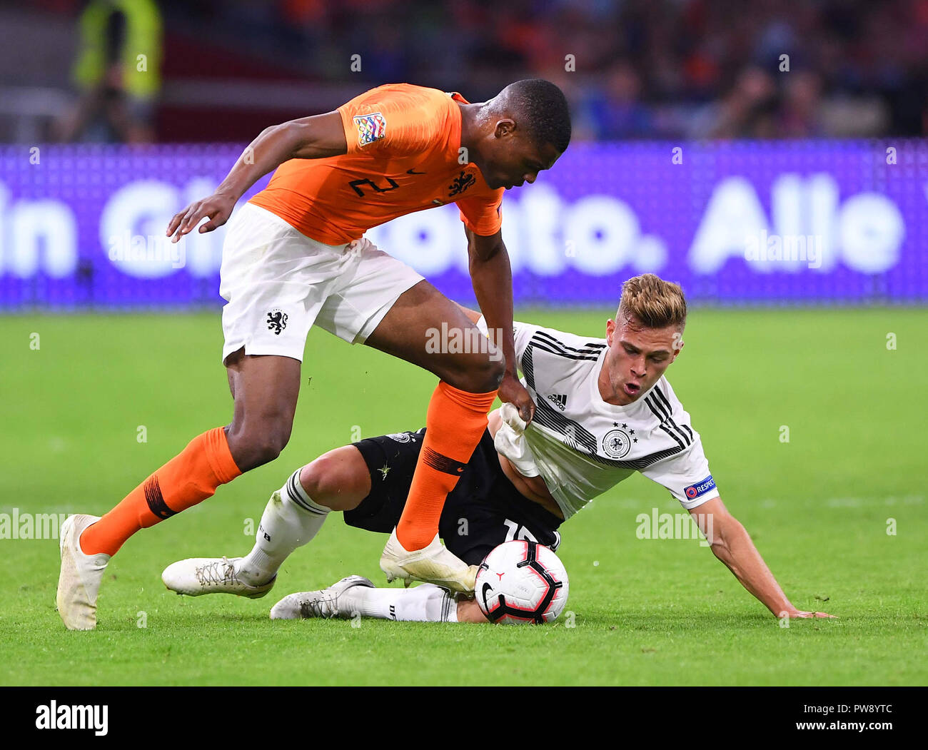Он играет на позиции правый. Denzel Dumfries Holland : Duelle Duell Joshua Kimmich Deutschland Versus Denzel Dumfries Nl Ges Fussball Nationen Liga Niederlande Deutschland 13 10 2018 Fussball Nationen Liga Niederlande Vs Deutschland Amsterdam 13 Oktober 2018 Verwendung Weltweit
