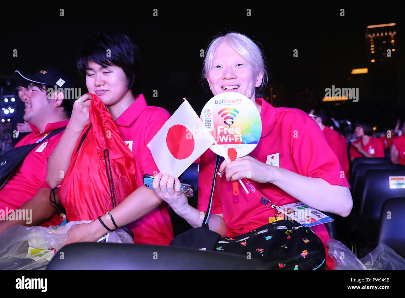 Akari Kasamoto (JPN), Oktober 13, 2018: Der 3. Asiatische Para Spiele Abschlusszeremonie an der GBK Madya in Jakarta, Indonesien. Credit: yohei Osada/LBA SPORT/Alamy leben Nachrichten Stockfoto