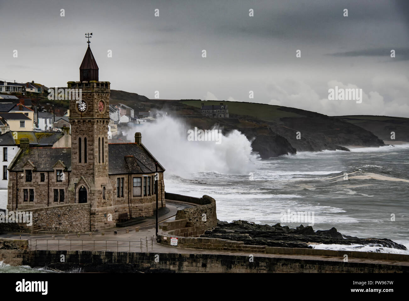 Sturm Callum camborne Cornwall noch große Wellen 14-10-2018 Stockfoto
